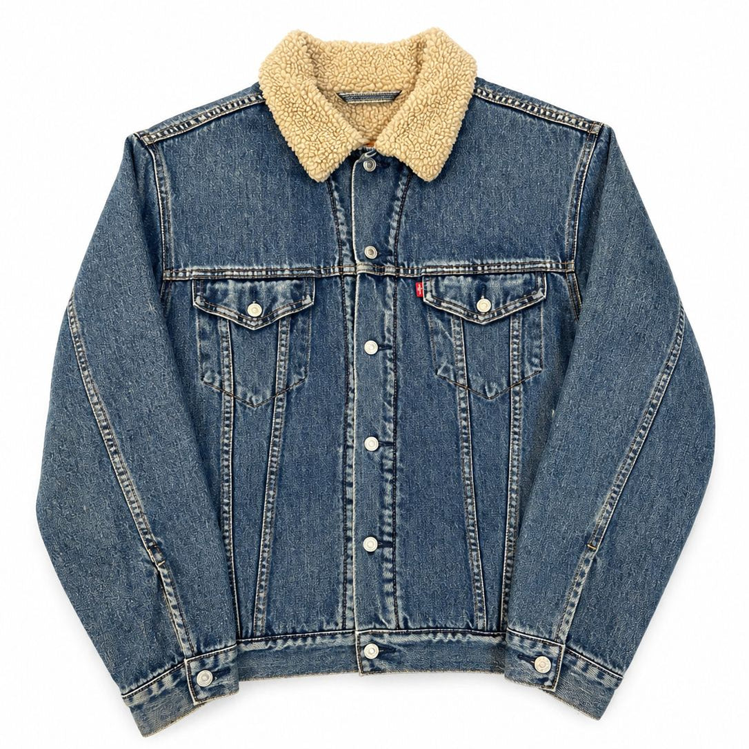 Chaqueta Levi's sherpa vintage estilo denim con forro cálido, disponible en Good Luck Vintage Canarias