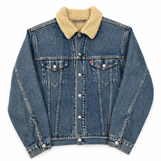 Chaqueta Levi's sherpa vintage estilo denim con forro cálido, disponible en Good Luck Vintage Canarias