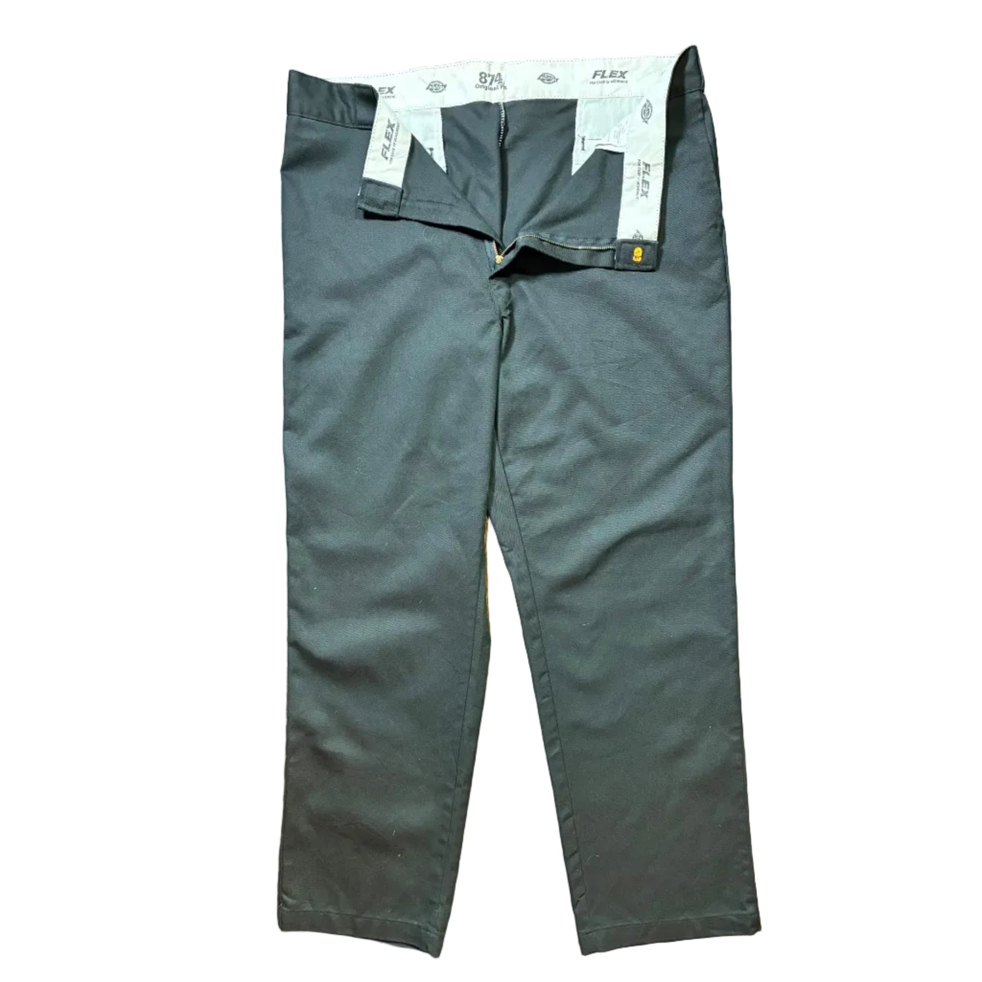 Pantalón Dickies 874 Original Fit vintage en perfecto estado con corte recto y estilo workwear clásico. Talla 42 usa 52 europa , good luck vintage las palmas de gran canarias . envíos entre islas